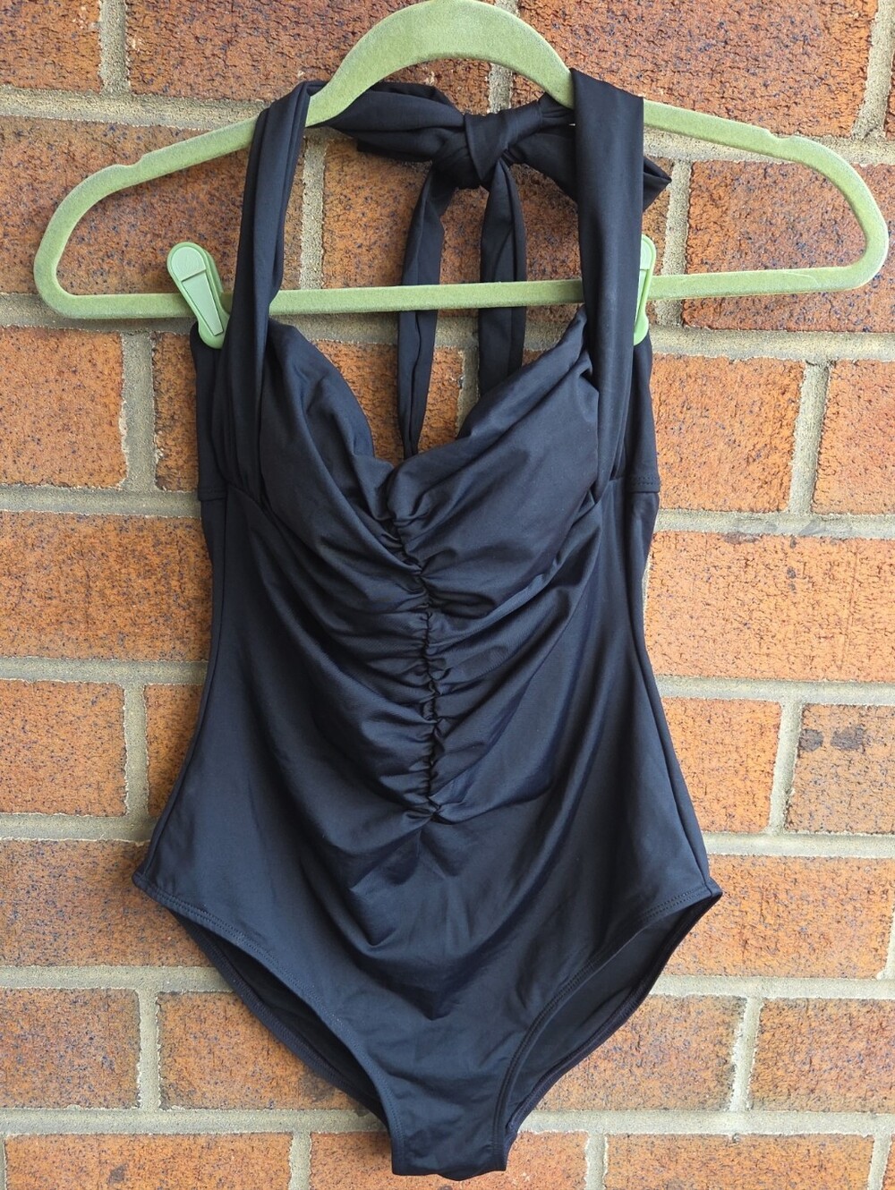 Cupshe Halter One-Piece Swimsuit - Picture 3 of 10